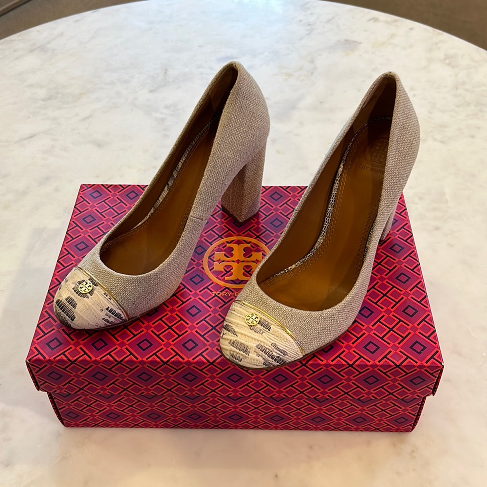 Linen round toe pumps, with gold and lizard detail on the toe